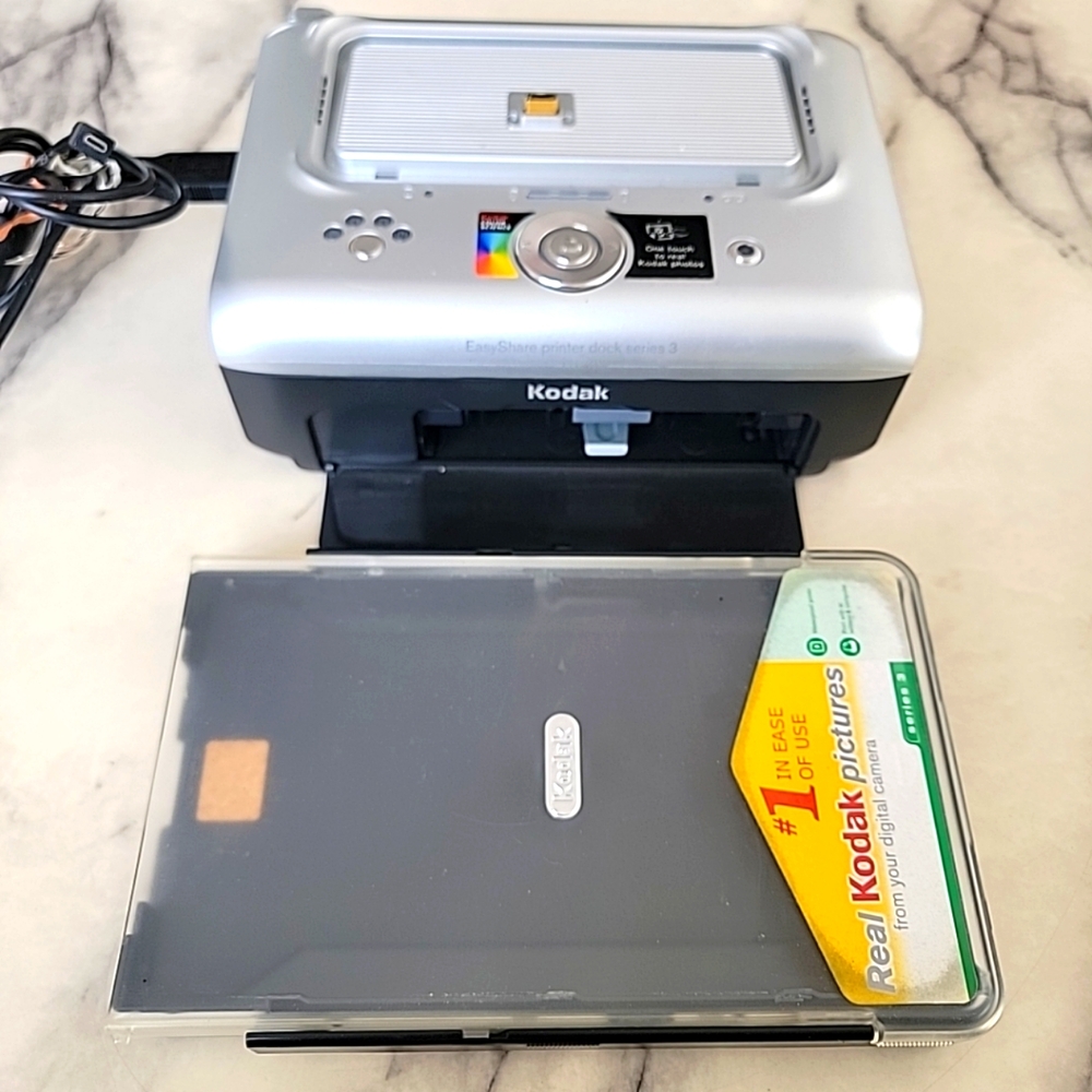 Easyshare Printer Dock Series 3 Powers On.